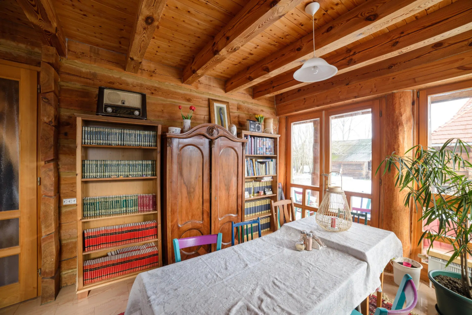 Apartman egy Makovecz Imre tervezte házban - Ispánk