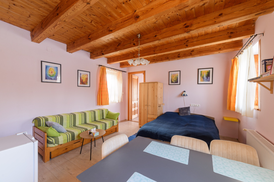 Apartman egy Makovecz Imre tervezte házban - Ispánk