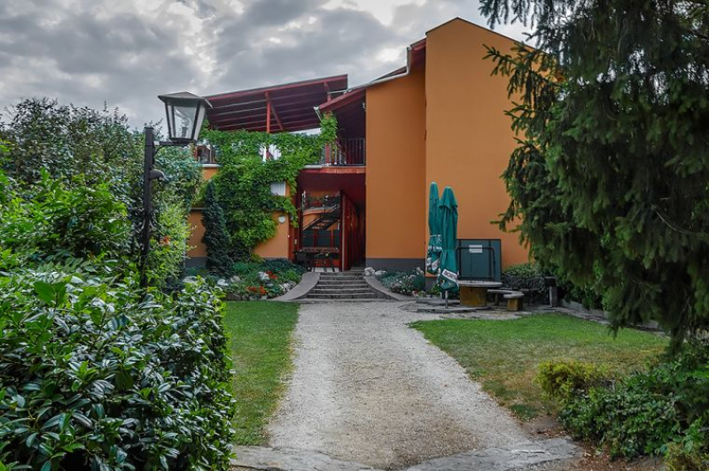 Aranypatkó Étterem és Panzió - Győrújbarát