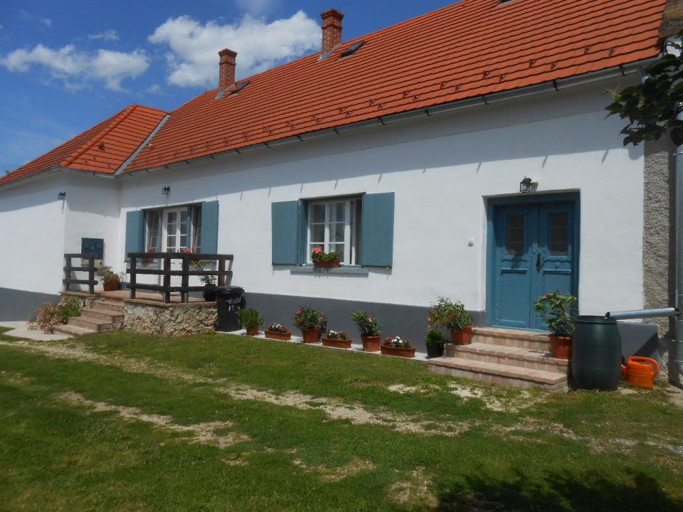 Bruderhaus Szállás