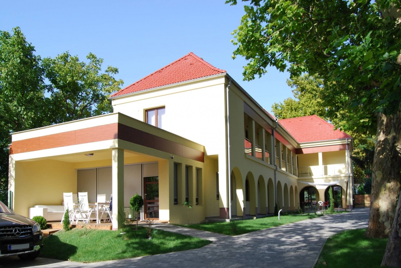 Csenge Panzió Balatonszárszó