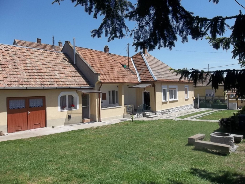 Cserépdarabok falusi szállás