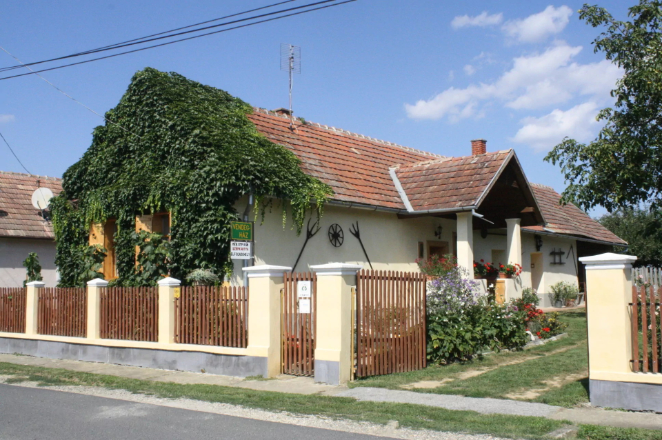 Karát-lak Vendégház - Gersekarát