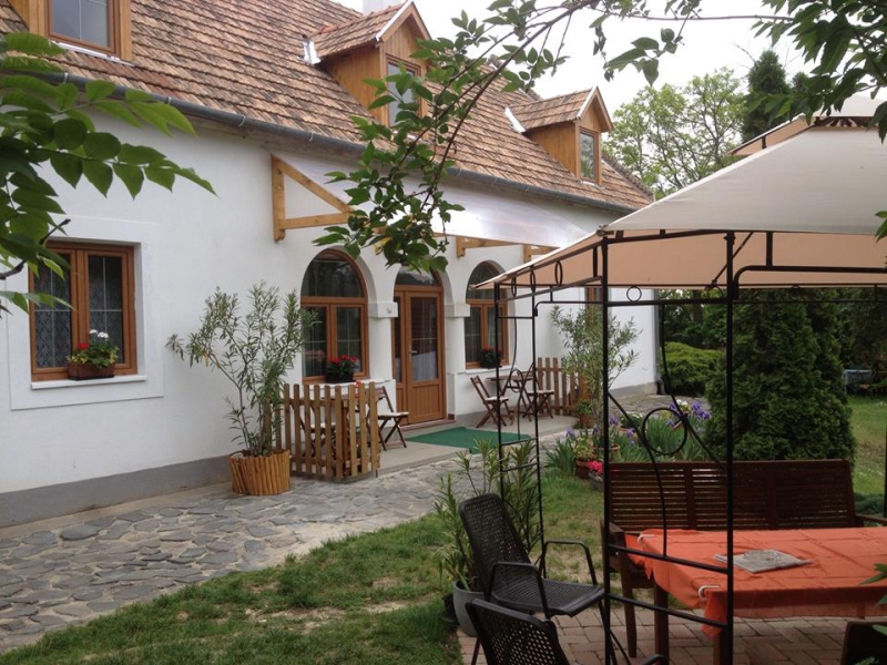Kőtenger Panzió - Szentbékkálla