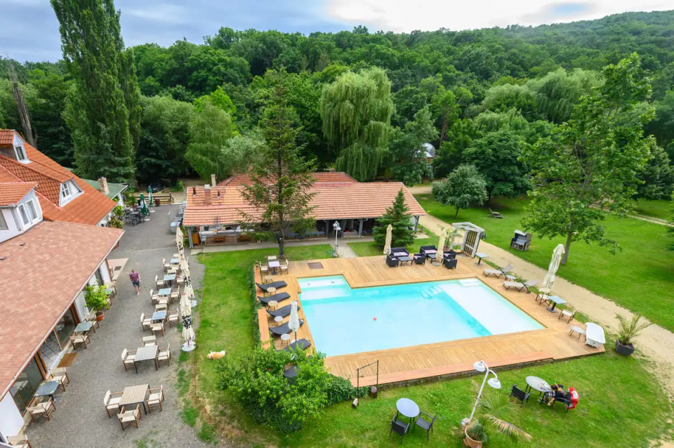 Nomád Hotel & Glamping