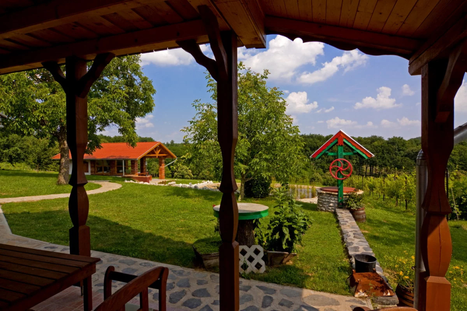 Patóhegyi Borházfalu  - Petrikeresztúr