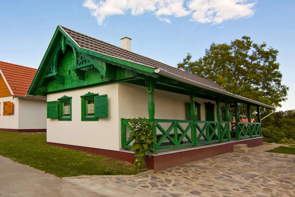 Patóhegyi Borházfalu  - Petrikeresztúr