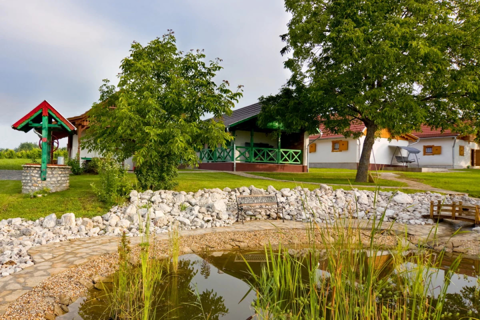 Patóhegyi Borházfalu  - Petrikeresztúr