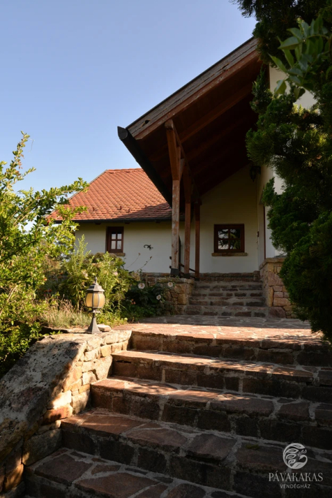 Pávakakas Vendégház - Vác