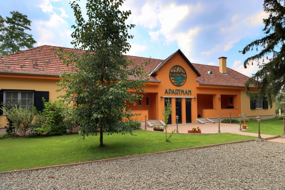 Százesztendős Révészház Apartmanok