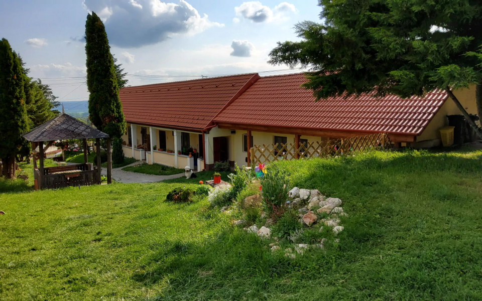 VÁR-LAK PORTA - Csókakő